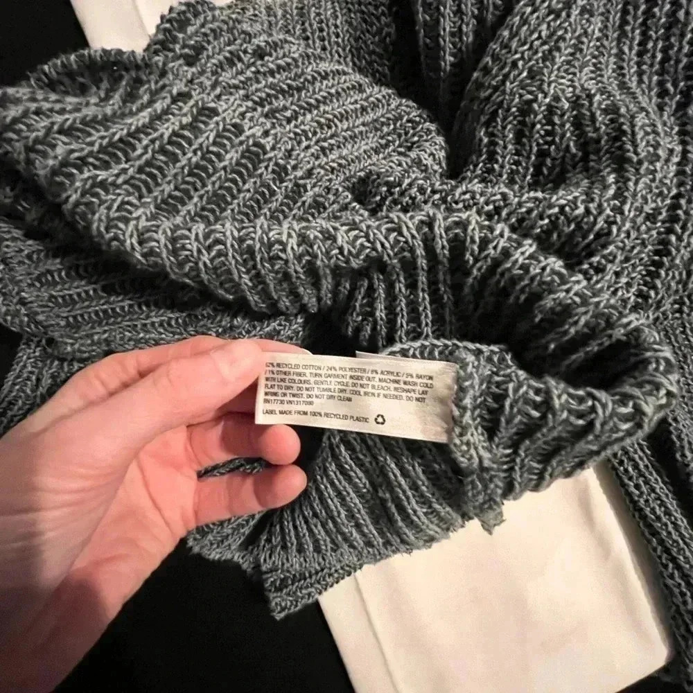 Universal Thread Sweater - Medium - Picture 5 of 5